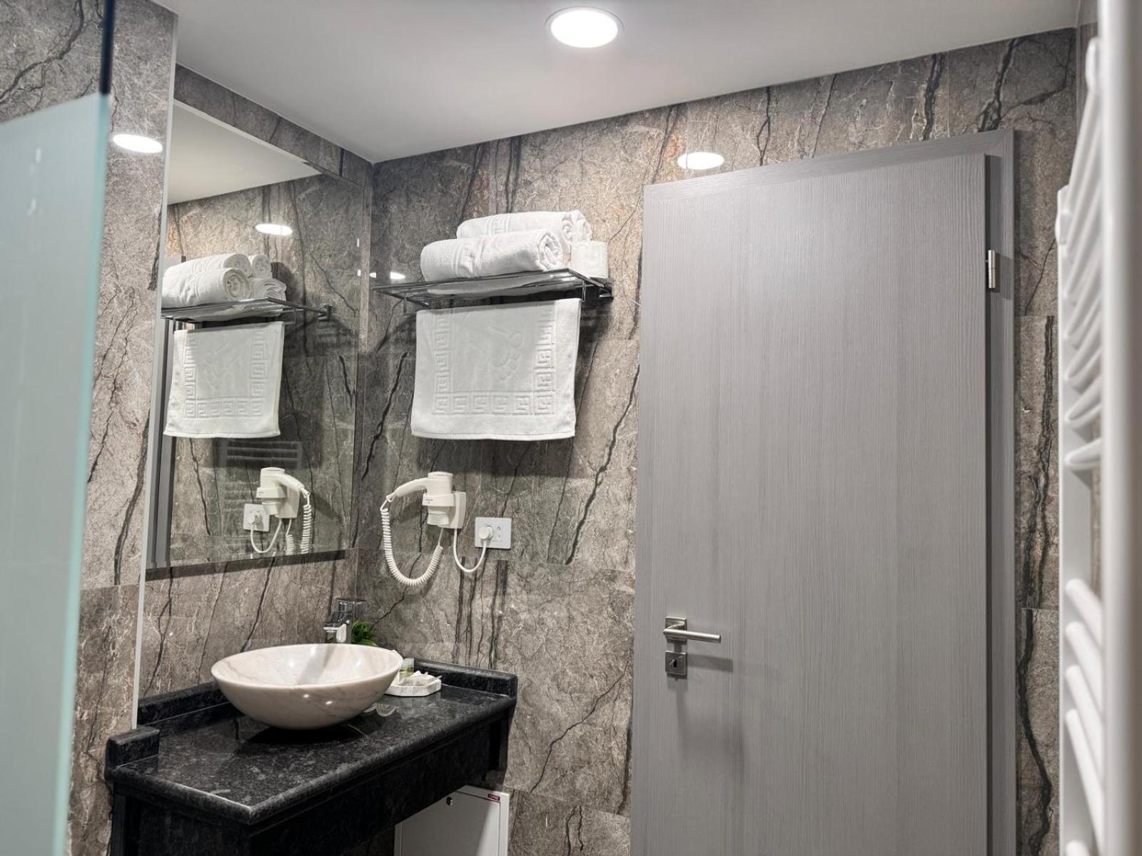 Hanul Domnesc Imperial Hotel & Spa Călan Екстериор снимка