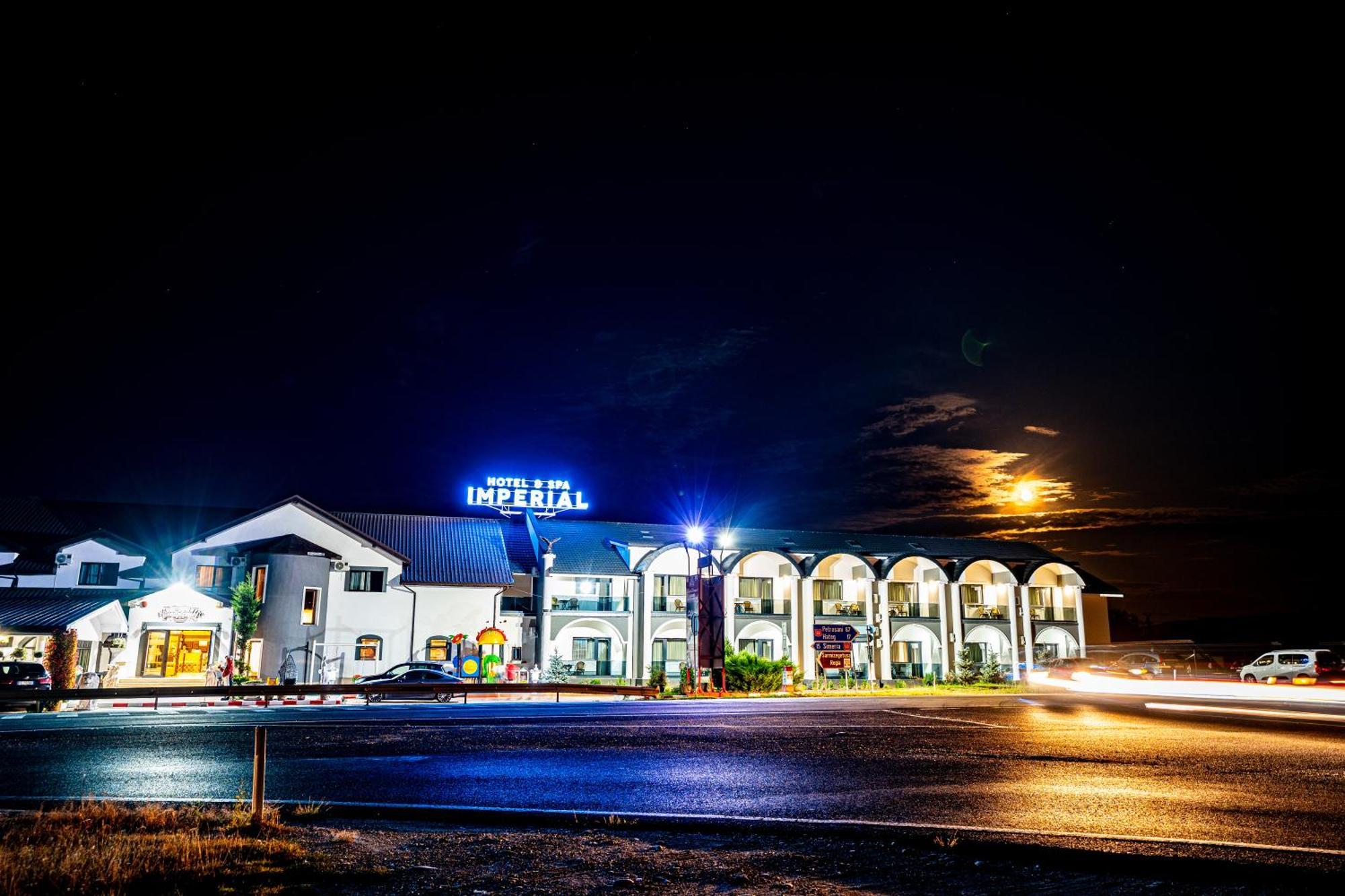 Hanul Domnesc Imperial Hotel & Spa Călan Екстериор снимка